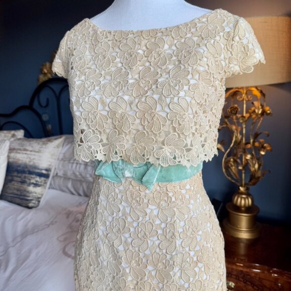Vintage 1950s Daymor Originals Cream Lace Wiggle Dress w Robins Egg Velvet Bow - Picture 4 of 16